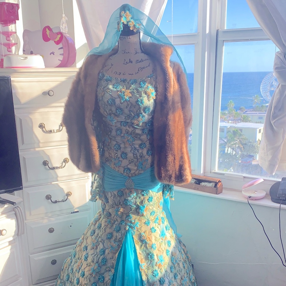 Hand maid never worn